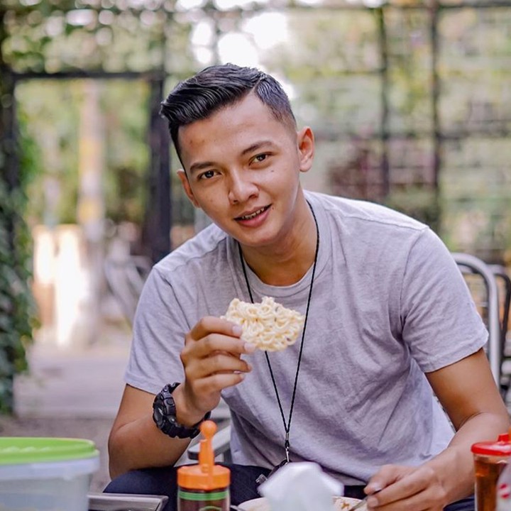 <p>Dory sering memanggil fansnya dengan sebutan sobat ambyar.  (Foto: Instagram/ @doryharsa)  </p>