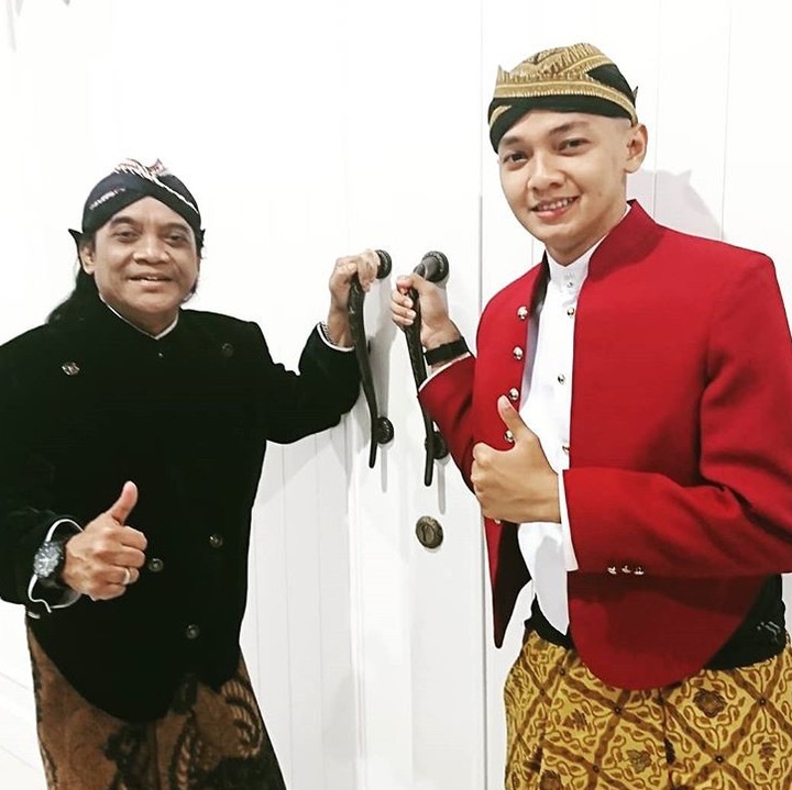 <p>Siapa Bunda yang ambyar alias gagal fokus kalau ngelihat Dory Harsa kayak gini? He-he-he. (Foto: Instagram/ @doryharsa)</p>