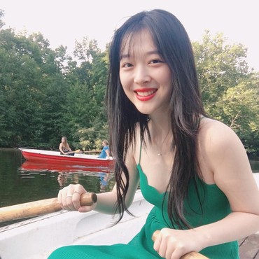 Jelang Setahun Tiada, Kisah Hidup Sulli akan Dibuat Film Dokumenter