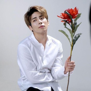 Instagram Beri Label Khusus untuk Kenang Jonghyun SHINee, Sulli dan Goo Hara