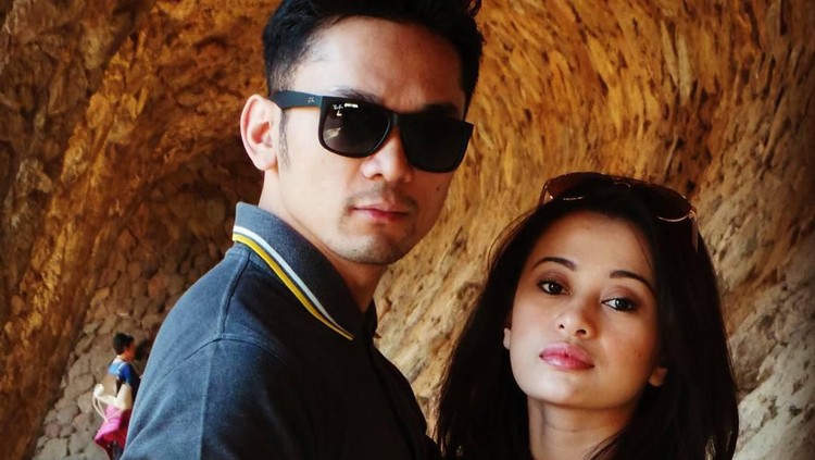 Angie Yulia dan suami, Habibi Syaaf