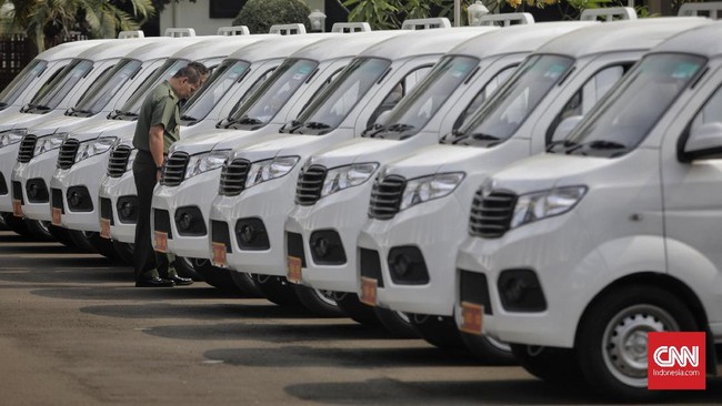 Kementerian Pertahanan atau Kemhan membeli 10 unit mobil jenis ‘pick up’ 1300 cc produksi PT Solo Manufaktur Kreasi atau dikenal sebagai mobil Esemka.Kemhan merupakan kementerian pertama yang membeli mobil Esemka. Sebelumnya, Tentara Nasional Indonesia (TNI) Angkatan Udara (AU) terlebih dahulu sudah membeli 35 unit Esemka dengan jenis yang sama, yakni Bima 1.300 cc.