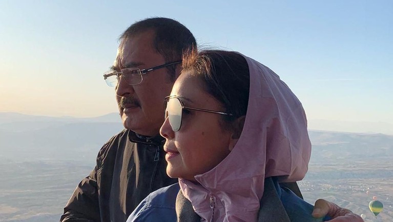 Berikut ini deretan foto liburan mewah keluarga Mayangsari dan Bambang Trihatmodjo.