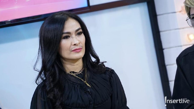 7 Pedangdut Senior yang Lagunya Tak Lekang Oleh Waktu Beberapa penyanyi dangdut lawas yang lagunya tak lekang oleh waktu.