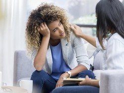 6 Cara Bantu Teman yang Alami Depresi, Mahasiswa Perlu Tahu!