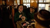 FOTO: Nostalgia Masa Perang di Stasiun Pickering Stasiun Pickering di Inggris diramaikan oleh pengunjung berkostum jadul pada akhir kemarin yang ingin bernostalgia masa perang.