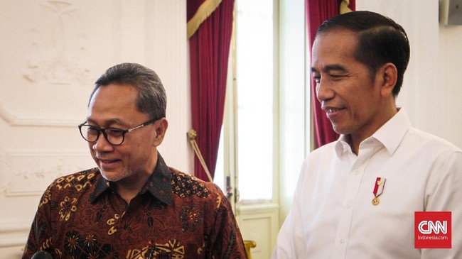 Menteri Perdagangan Zulkifli Hasan atau Zulhas akan rapat bersama Presiden Jokowi pada sore ini (3/10) untuk membahas barang impor yang membanjiri RI.