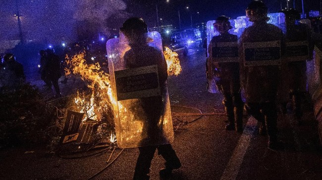 FOTO: Demo Ricuh Usai Sidang Vonis Separatis Catalonia