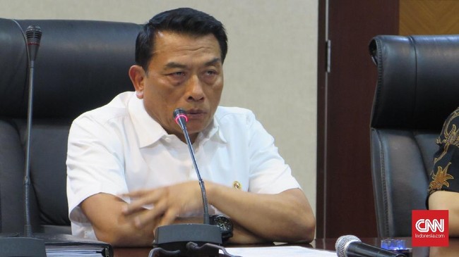 Moeldoko mendukung Rocky Gerung dipolisikan usai mengkritik keras Jokowi dengan sebutan 'bajingan tolol'.