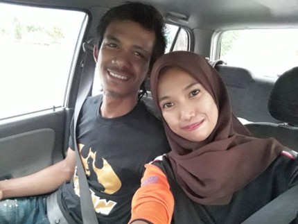 Potret Mesra Guru S2 dan Sopir Truk yang Pernikahannya Viral
