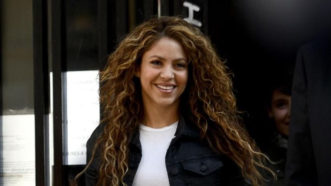 Nama penyanyi Shakira disebut dalam Pandora Papers yang diungkap pada Minggu (3/10).