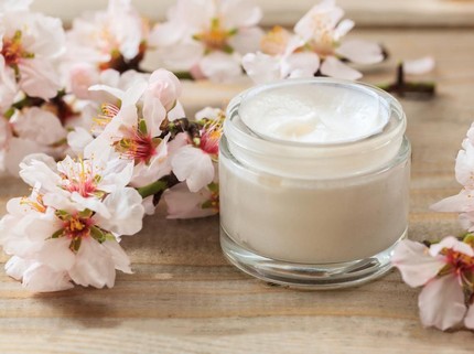 Bikin Wajah Rusak, 3 Risiko Menggunakan Krim Pemutih Abal-Abal
