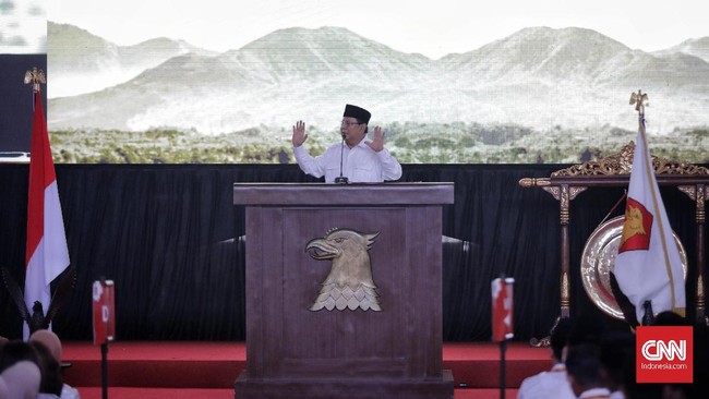 Ketua Umum Gerindra Prabowo Subianto menyampaikan tiga sikap politiknya di depan kader Gerindra. Diantaranya, soal konsep dorongan besar ekonomi Indonesia.