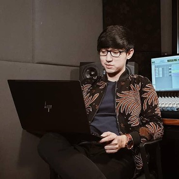 Lirik Lagu Push It Down - Eka Gustiwana ft Sara Fajira