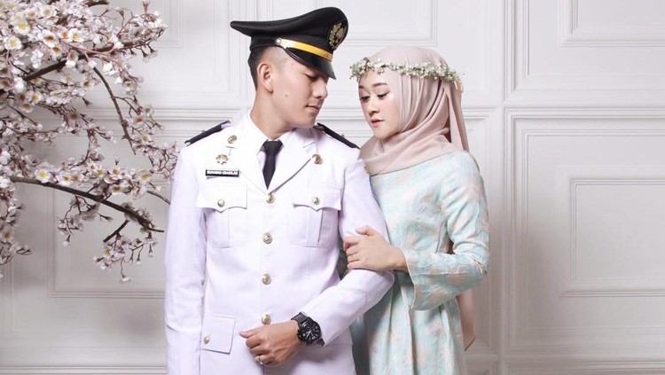 Selain jadi PNS, Ellen eks Cherrybelle kini juga menjadi istri seorang ASN.