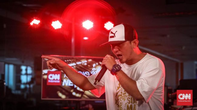 Saksikan aksi Tuan Tigabelas untuk Music at Newsroom di redaksi CNNIndonesia.com di sini.