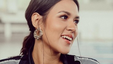 img-title Raisa Nyanyikan Ulang Lagu Bahasa Kalbu