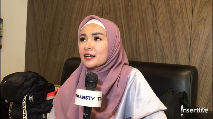 Aktris Soraya Larasati turut angkat bicara soal fenomena crosshijaber yang tengah ramai diperbincangkan.