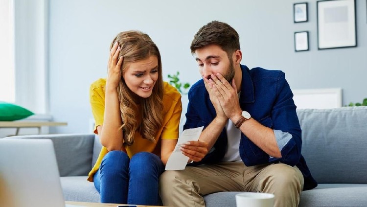 Bunda, simak ramalan zodiak hari ini mengenai keuangan, asmara, karier, hingga peruntungan lainnya yuk!