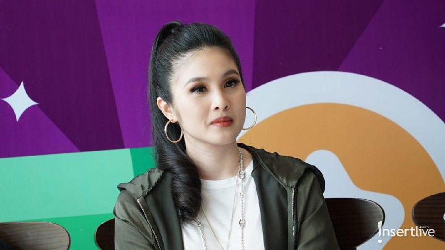 Baru Melahirkan, Sandra Dewi Tolak Jalani Diet Sandra Dewi mengaku tak ingin diet karena ingin memberikan ASI pada anaknya.