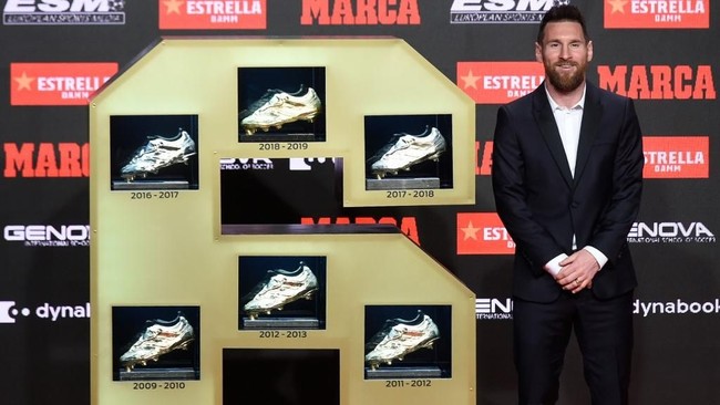 Lionel Messi mendapat penghargaan Sepatu Emas 2018/2019 setelah dinobatkan sebagai pencetak gol terbanyak di Liga Spanyol pada musim lalu.