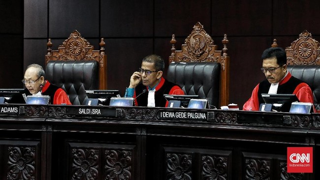 Mahkamah Konstitusi sudah menerima 28 kali permohonan uji materi atas padal 222 UU Pemilu yang mengatur syarat pencalonan presiden. Tidak ada yang dikabulkan.