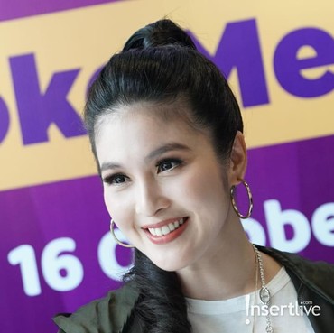 Terbiasa Hemat,  Sandra Dewi Sampai Dipaksa Suami Beli Bedak Mahal