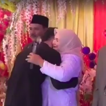 Viral Video Pria Menangis Sedih Kala Datang ke Nikahan Mantan
