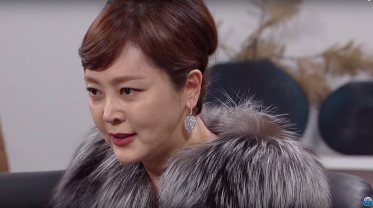 Drama Korea Left-Handed Wife semakin menghadirkan jalan cerita yang seru. Tonton di sini ya, Bunda.