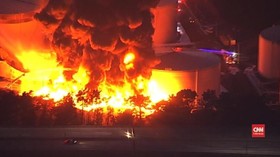 VIDEO: Depo Minyak di California Terbakar
