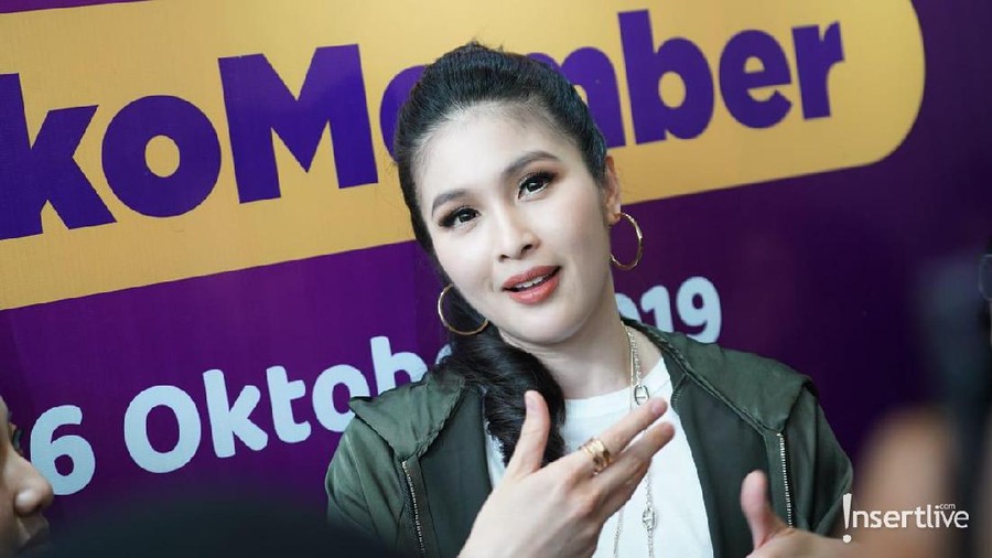 Seperti Titi Kamal, 5 artis cantik ini pernah mengalami keguguran.