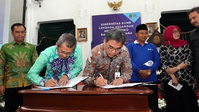 Bank BJB menyatakan pihaknya terus memperkuat kolaborasi karena peranan sentral yang diembannya dalam mendukung pertumbuhan ekonomi di Jabar.