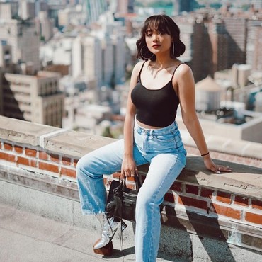 Pamer Kerokan dengan Busana Minim, Marion Jola Bikin Salah Fokus