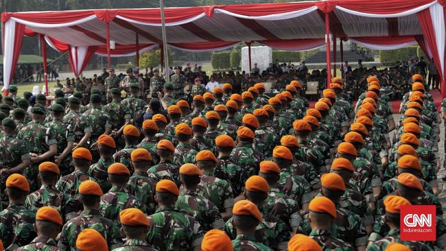 DPR Minta Pemerintah Optimalkan Peran TNI-Polri Atasi Corona DPR menilai TNI-Polri bisa ikut membantu secara aktif untuk menangani wabah virus corona yang semakin masif di Indonesia.