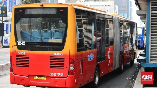Kecelakaan yang melibatkan dua bus Transjakarta terjadi pada Selasa (10/12) di depan Halte Wali Kota Jakarta Timur. 14 penumpang dilarikan ke rumah sakit.