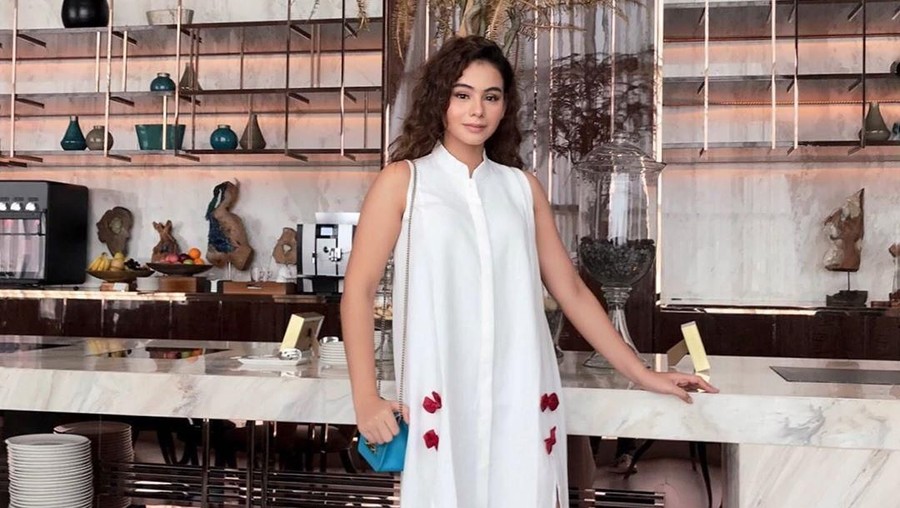 Ulasan mengenai sejumlah perempuan yang sempat menjalin hubungan dengan Vicky Nitinegoro.