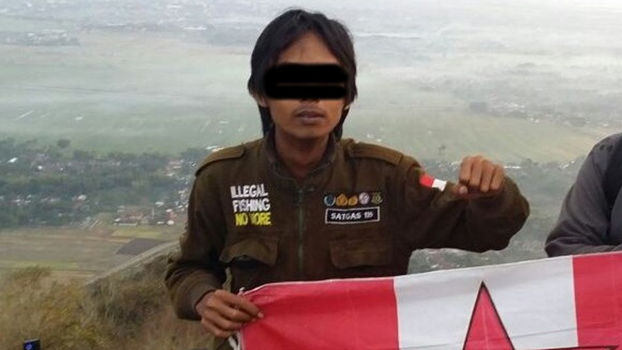 Seorang pria bernama Azzam jadi viral usai memberi kucing minuman beralkohol hingga mati kejang.