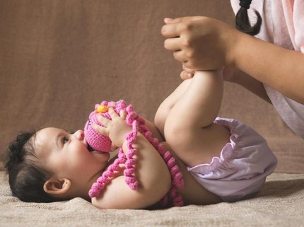 Mudah Dilakukan 5 Teknik Pijat untuk Atasi Bayi Kembung