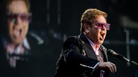 Resmi Pensiun dari Tur, Elton John Cerita Lika-liku Konser Perpisahan
