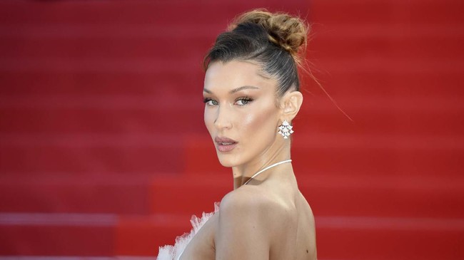 Viral kisah mahasiswi Mataram diusir buntut unggahan yang menyebut tak ada perempuan cantik di desa tempatnya KKN. Apa sebenarnya cantik itu?