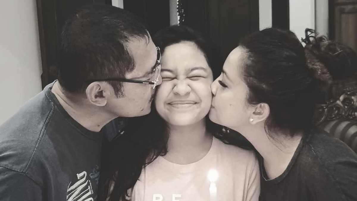 Potret manis putri Mayangsari&comma; Khirani Siti Hartina Trihatmodjo&comma; yang kini mulai beranjak remaja&period; Seperti apa paras cantiknya&quest;