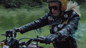 Katy Perry Bersantai di Video Musik 'Harleys in Hawaii'