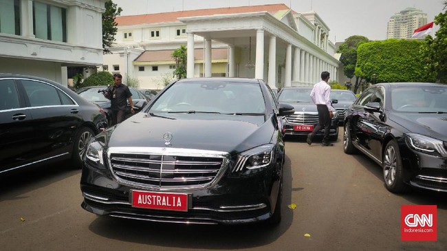 Pemerintah menyediakan Mercedes-Benz seri S450 dan E300 untuk mengangkut kepala negara dan utusan negara sahabat yang hadir dalam pelantikan presiden Jokowi.
