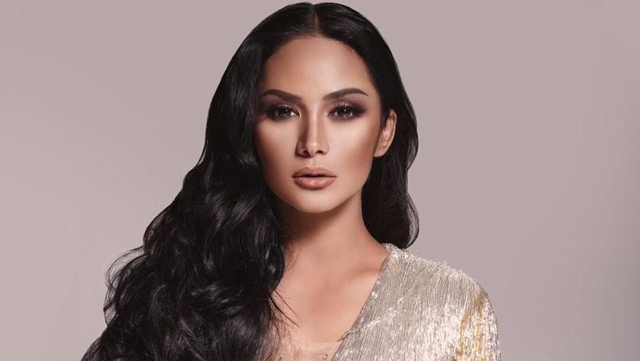 Penampilan Krisdayanti kembali menjadi sorotan dan disebut mirip Kim Kardashian.