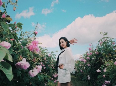 Pamer Foto Cium Wanita, Victoria f(x) Bikin Heboh
