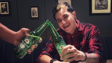 img-title Vicky Nitinegoro Pernah Ditangkap Bareng Jedun Terkait Narkoba dan Pesta Seks