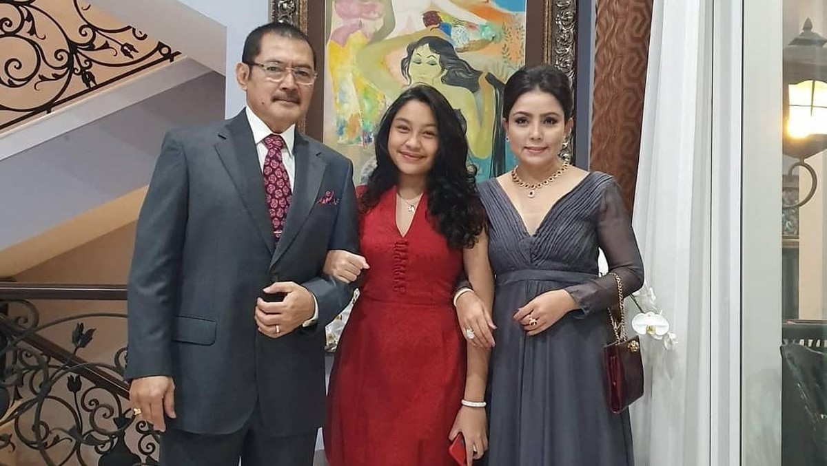 Potret manis putri Mayangsari&comma; Khirani Siti Hartina Trihatmodjo&comma; yang kini mulai beranjak remaja&period; Seperti apa paras cantiknya&quest;