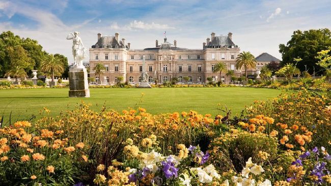 Berikut rekomendasi 10 taman kota terindah di dunia yang menyuguhkan suasana asri, teduh, dan dengan pemandangan yang memanjakan mata.