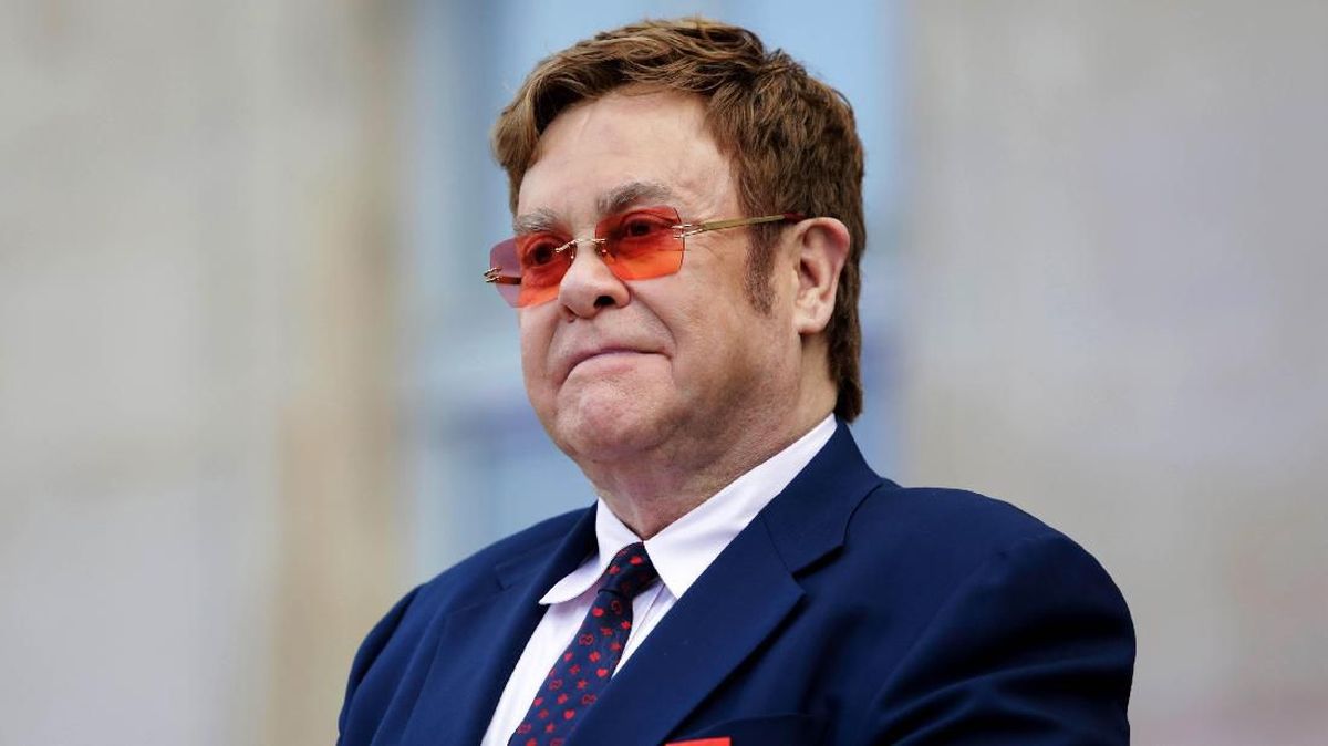 Elton John Tak Menyerah Meski Kini Buta Parsial karena Infeksi