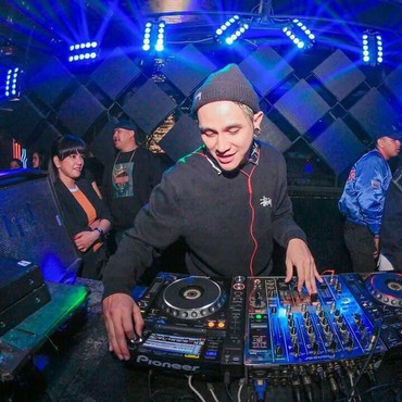 5 Wanita Cantik yang Sempat Berhubungan Dengan Vicky Nitinegoro